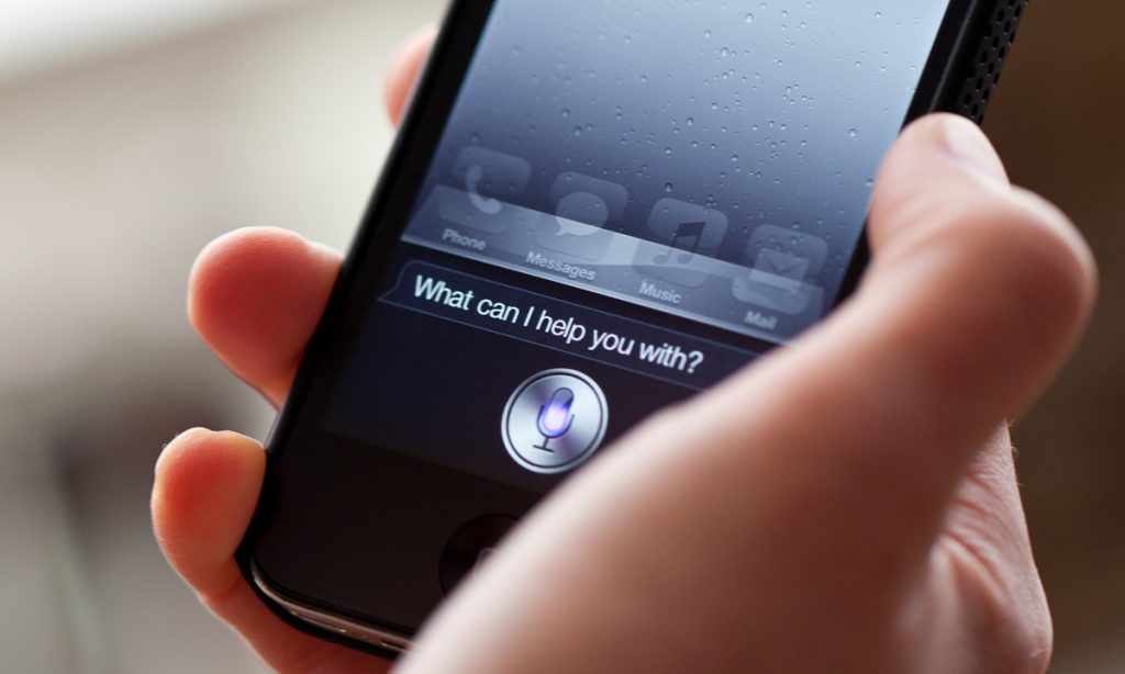 People Found A Way To Get Siri To Curse And It's Super Easy