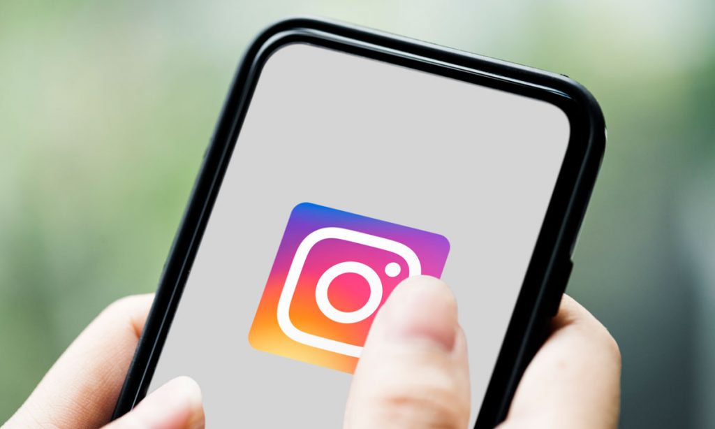 instagram is considering making their like invisible