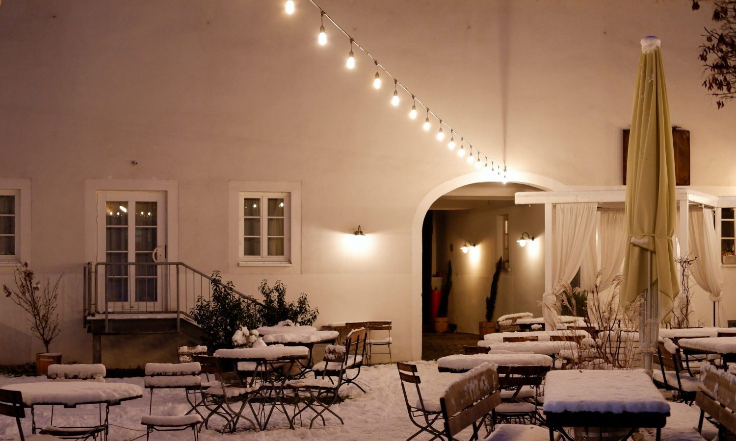 Outdoor Dining In The Winter Is Complicated — Here's What You Should Account For
