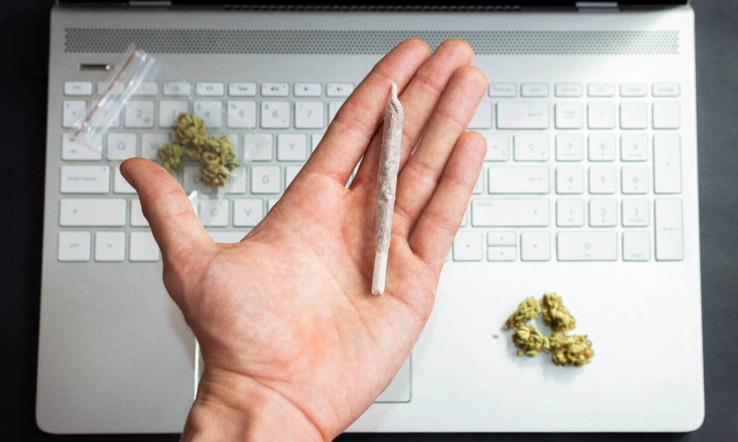 Marihuana-Joint-Laptop